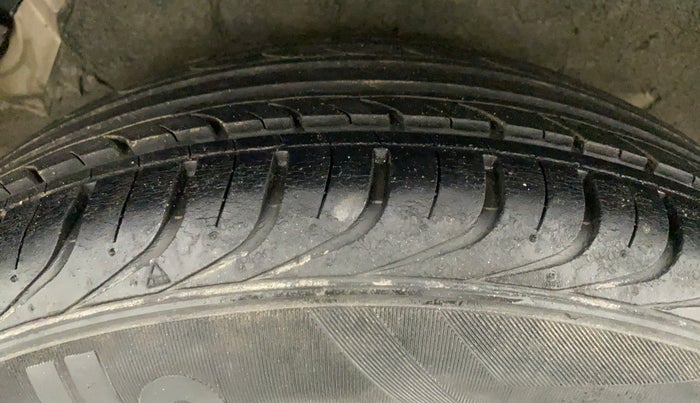 2011 Hyundai i20 MAGNA (O) 1.2, Petrol, Manual, 55,735 km, Right Rear Tyre Tread