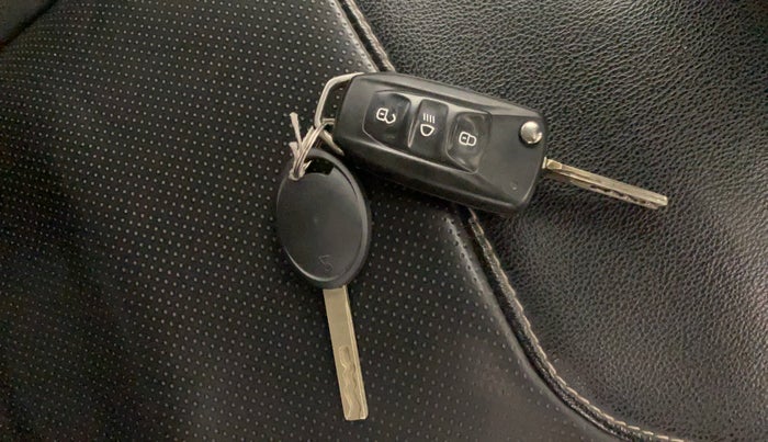 2019 Tata TIGOR XZA PLUS PETROL, CNG, Automatic, 86,951 km, Key Close Up