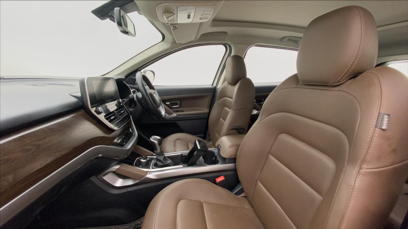 2020 Tata Harrier XZA PLUS, Diesel, Automatic, 71,388 km, Right Side Front Door Cabin