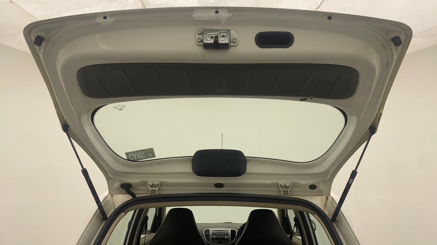 2015 Hyundai i10 MAGNA 1.1, CNG, Manual, 58,859 km, Boot Door Open