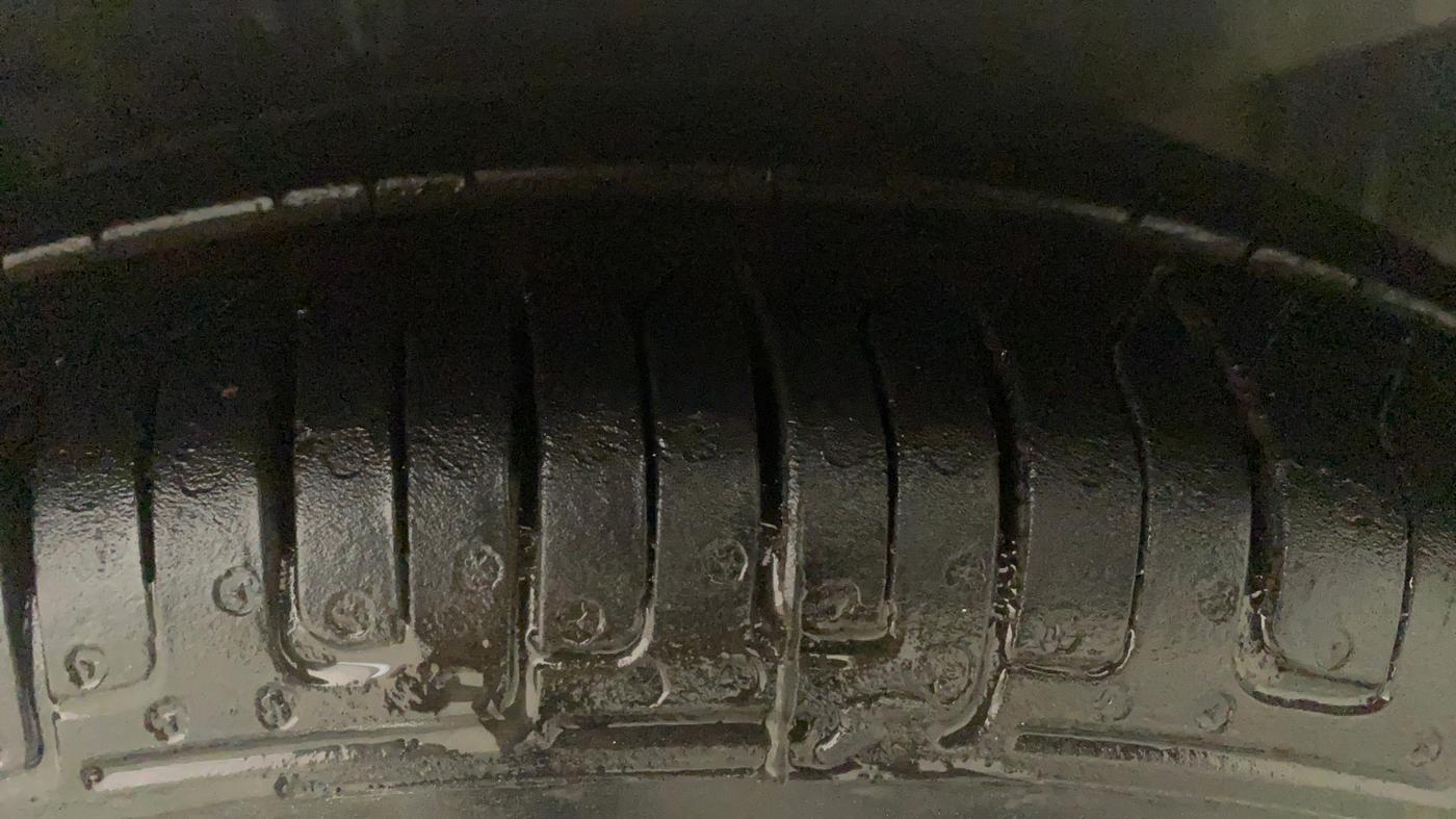 2015 Hyundai i10 MAGNA 1.1, CNG, Manual, 58,859 km, Left Front Tyre Tread