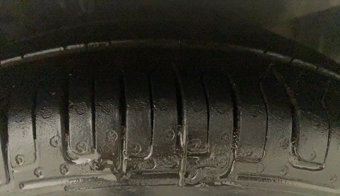 2015 Hyundai i10 MAGNA 1.1, Petrol, Manual, 58,859 km, Left Front Tyre Tread