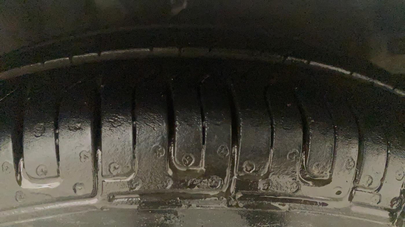 2015 Hyundai i10 MAGNA 1.1, CNG, Manual, 58,859 km, Right Front Tyre Tread