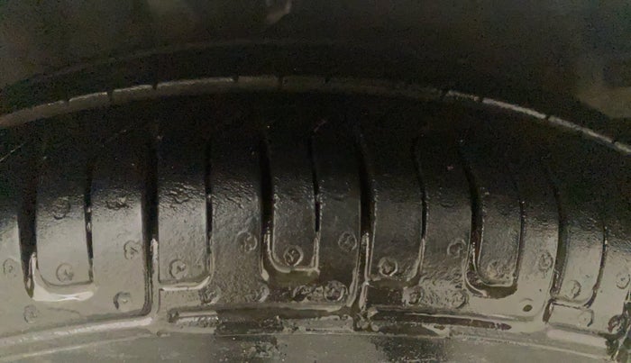 2015 Hyundai i10 MAGNA 1.1, Petrol, Manual, 58,859 km, Right Front Tyre Tread