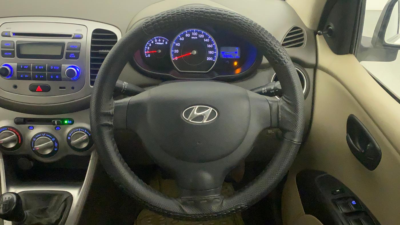 2015 Hyundai i10 MAGNA 1.1, CNG, Manual, 58,859 km, Steering Wheel Close Up