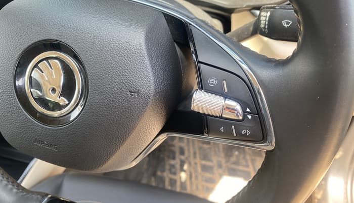 2023 Skoda SLAVIA STYLE 1.0L TSI MT, Petrol, Manual, 31,582 km, Adaptive Cruise Control