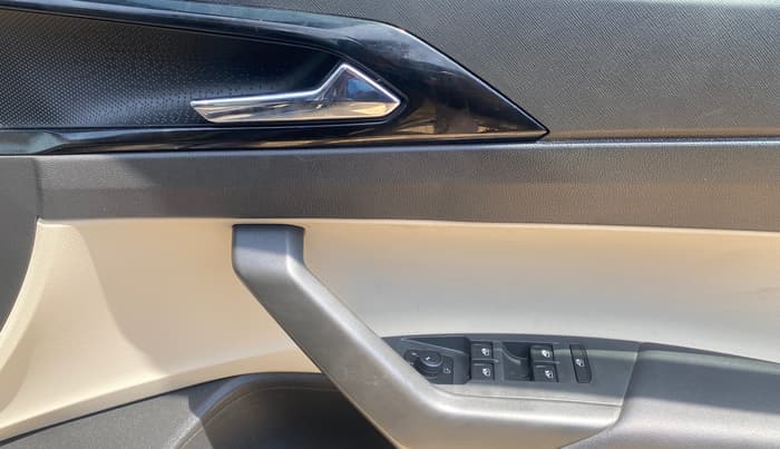 2023 Skoda SLAVIA STYLE 1.0L TSI MT, Petrol, Manual, 31,582 km, Driver Side Door Panels Control