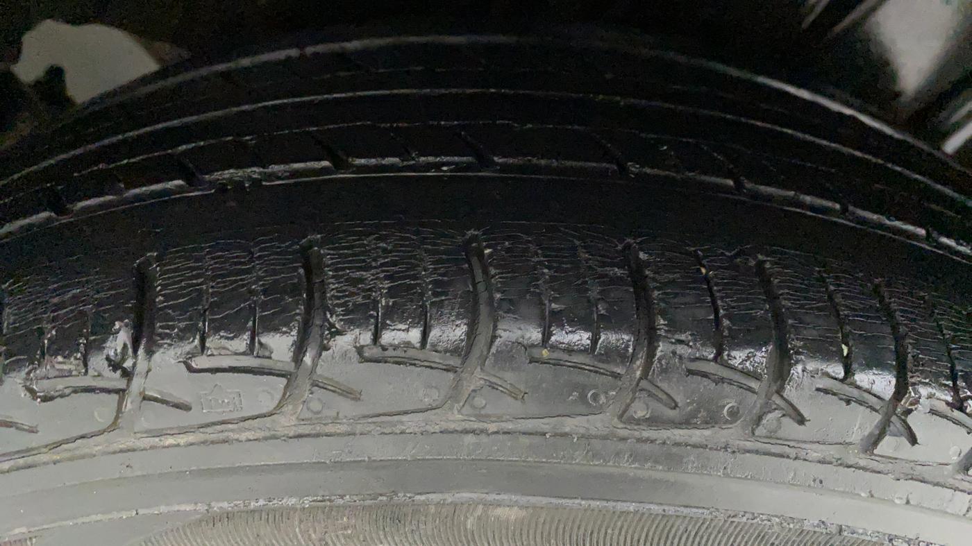 2014 Maruti Ertiga ZXI, Petrol, Manual, 54,811 km, Right Rear Tyre Tread