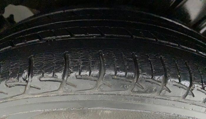 2014 Maruti Ertiga ZXI, Petrol, Manual, 54,811 km, Right Rear Tyre Tread