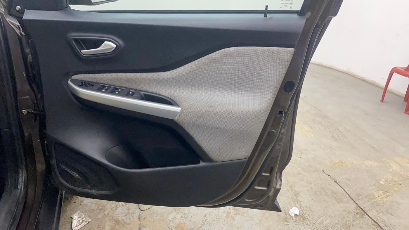 2021 Nissan MAGNITE XL TURBO CVT, Petrol, Automatic, 18,244 km, Driver Side Door Panels Control