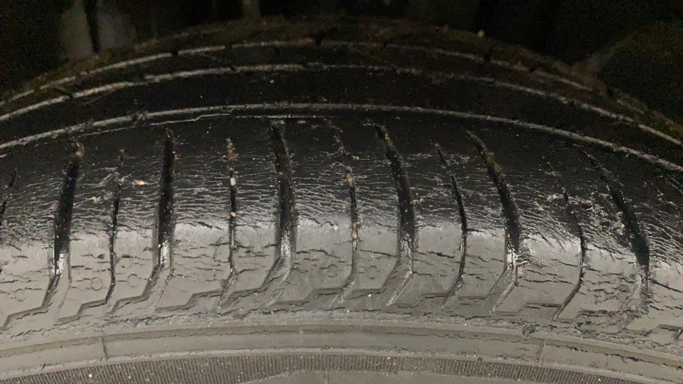 2021 Nissan MAGNITE XL TURBO CVT, Petrol, Automatic, 18,244 km, Left Front Tyre Tread