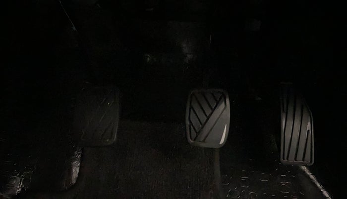 2022 Maruti Baleno DELTA PETROL 1.2, Petrol, Manual, 68,223 km, Pedals