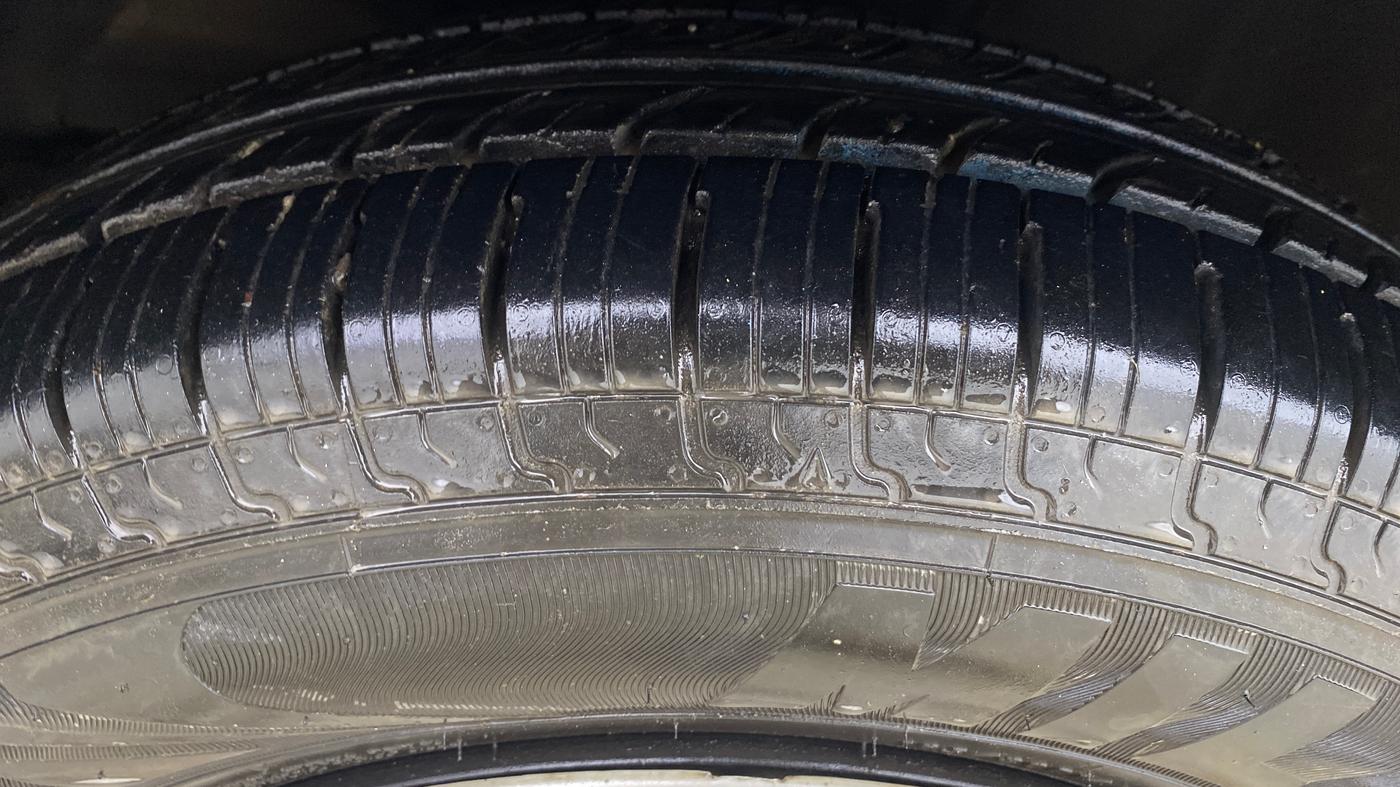 2018 Maruti Dzire VXI, Petrol, Manual, 53,712 km, Left Front Tyre Tread