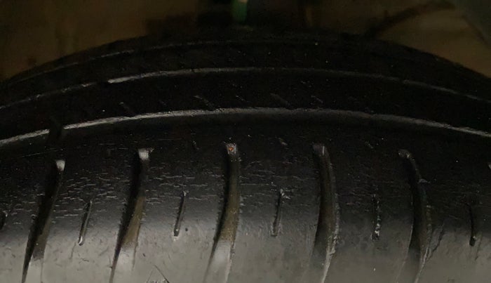 2022 Maruti Swift VXI, Petrol, Manual, 42,231 km, Right Front Tyre Tread