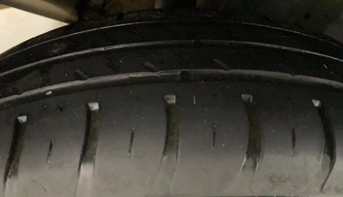 2022 Maruti Swift VXI, Petrol, Manual, 42,231 km, Right Rear Tyre Tread