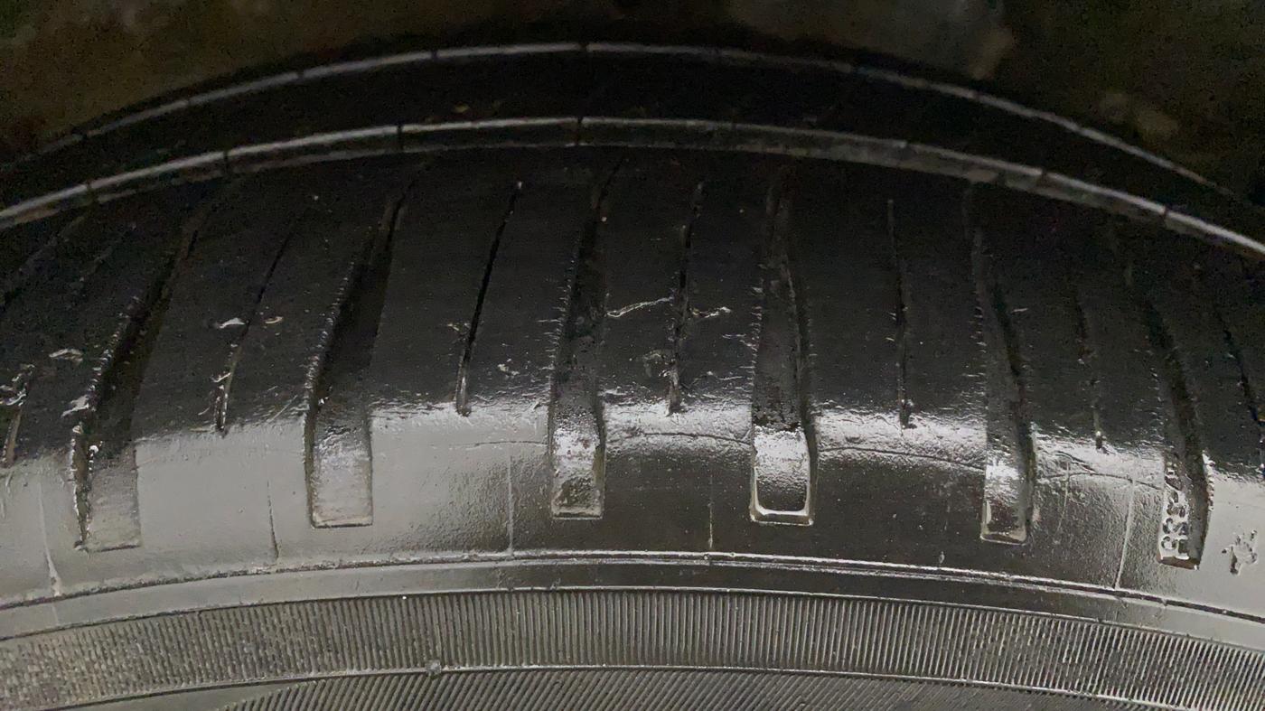 2016 Maruti Ertiga VXI CNG, CNG, Manual, 98,246 km, Right Rear Tyre Tread