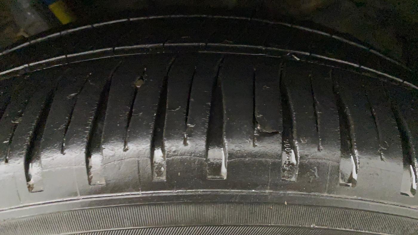 2016 Maruti Ertiga VXI CNG, CNG, Manual, 98,246 km, Left Front Tyre Tread