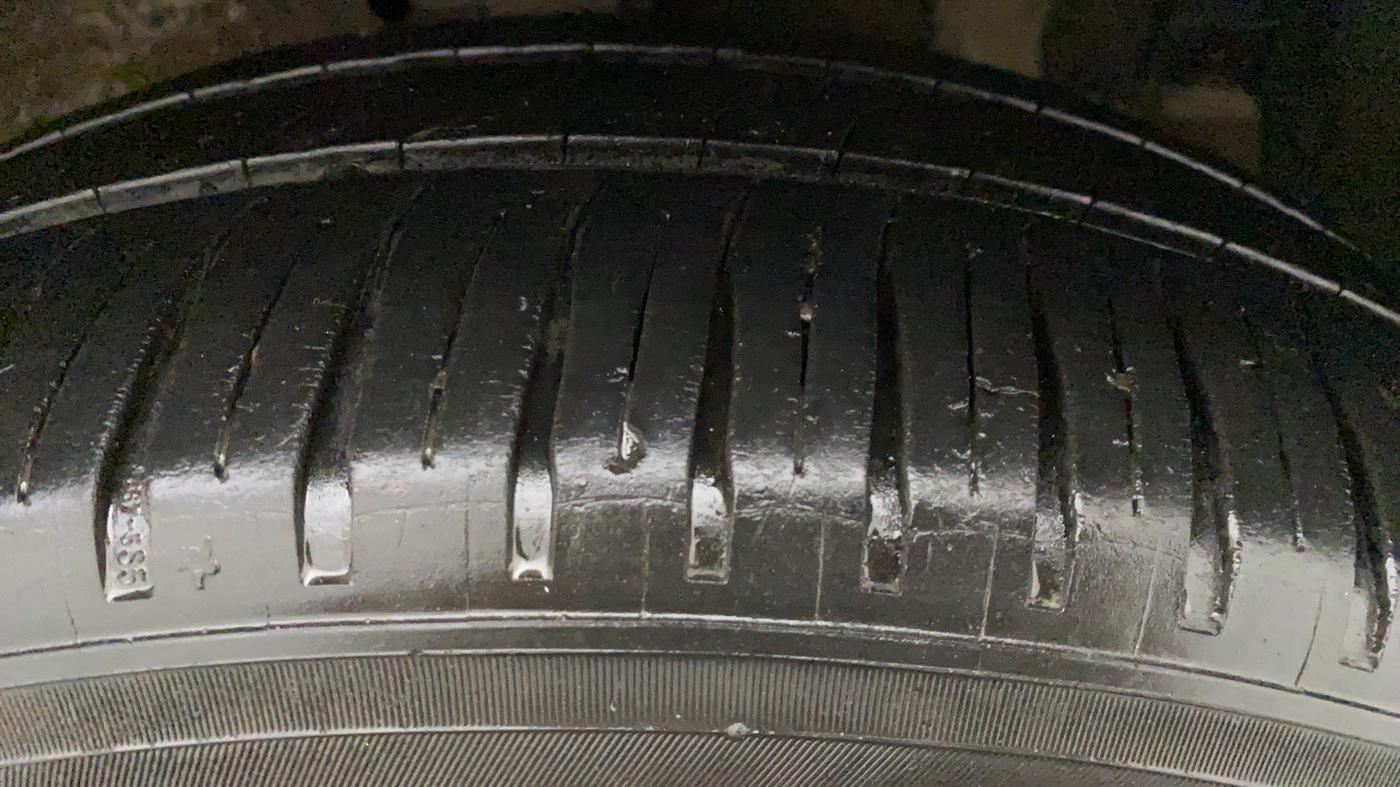 2016 Maruti Ertiga VXI CNG, CNG, Manual, 98,246 km, Left Rear Tyre Tread