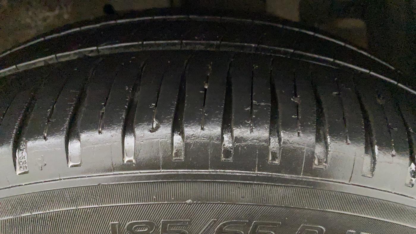 2016 Maruti Ertiga VXI CNG, CNG, Manual, 98,246 km, Right Front Tyre Tread