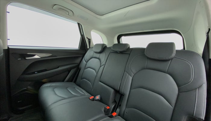 2019 MG HECTOR SHARP DCT PETROL, Petrol, Automatic, 17,185 km, Right Side Rear Door Cabin