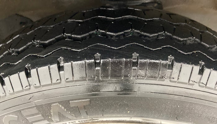 2019 Maruti Eeco 5 STR WITH AC PLUSHTR, Petrol, Manual, 15,689 km, Right Front Tyre Tread