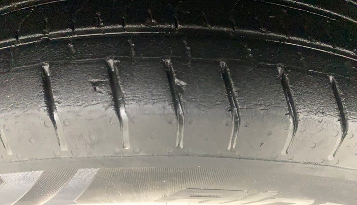 2018 Hyundai Verna 1.6 SX (O) CRDI MT, Diesel, Manual, 1,10,135 km, Left Front Tyre Tread