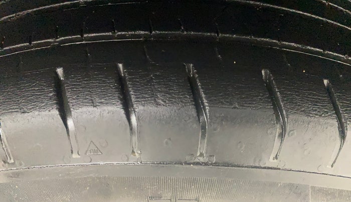 2018 Hyundai Verna 1.6 SX (O) CRDI MT, Diesel, Manual, 1,10,135 km, Left Rear Tyre Tread