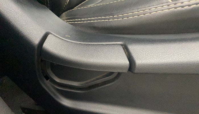 2018 Hyundai Verna 1.6 SX (O) CRDI MT, Diesel, Manual, 1,10,135 km, Driver Side Adjustment Panel