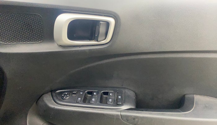 2018 Hyundai Verna 1.6 SX (O) CRDI MT, Diesel, Manual, 1,10,135 km, Driver Side Door Panels Control