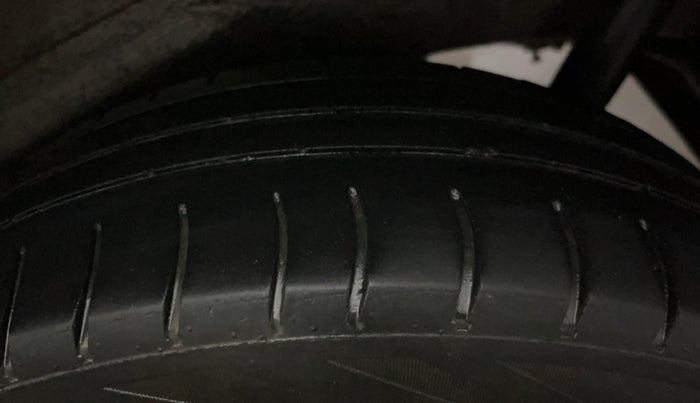 2016 Maruti Wagon R 1.0 VXI, CNG, Manual, 65,938 km, Left Rear Tyre Tread