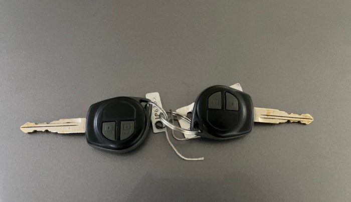 2016 Maruti Wagon R 1.0 VXI, CNG, Manual, 65,938 km, Key Close Up