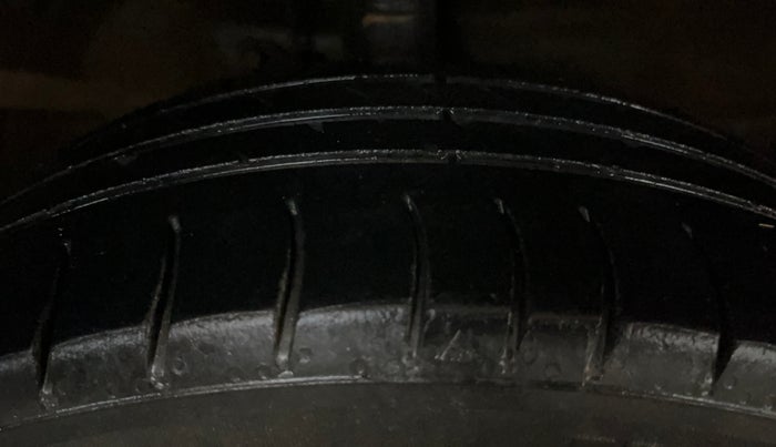 2016 Maruti Wagon R 1.0 VXI, CNG, Manual, 65,938 km, Right Front Tyre Tread