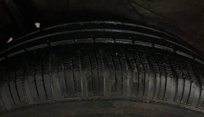 2016 Maruti Wagon R 1.0 VXI, CNG, Manual, 65,938 km, Right Rear Tyre Tread