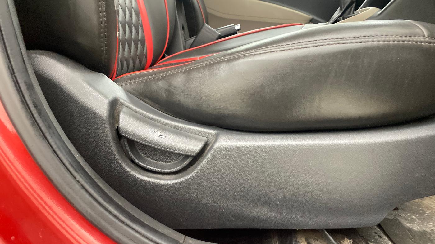 2018 Hyundai Grand i10 SPORTZ AT 1.2 KAPPA VTVT, Petrol, Automatic, 38,265 km, Driver Side Adjustment Panel