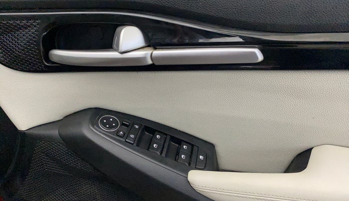 2022 KIA SELTOS HTX PETROL 1.5, Petrol, Manual, 38,780 km, Driver Side Door Panels Control