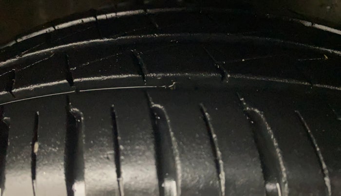 2017 Maruti Celerio ZXI, Petrol, Manual, 1,06,605 km, Right Front Tyre Tread