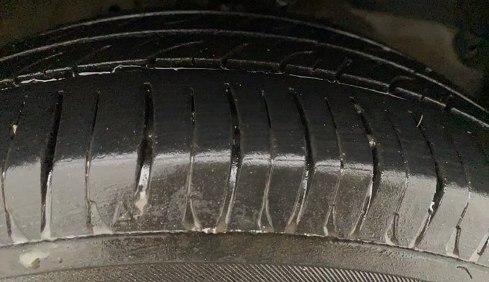 2014 Honda Brio S MT, Petrol, Manual, 94,242 km, Right Front Tyre Tread