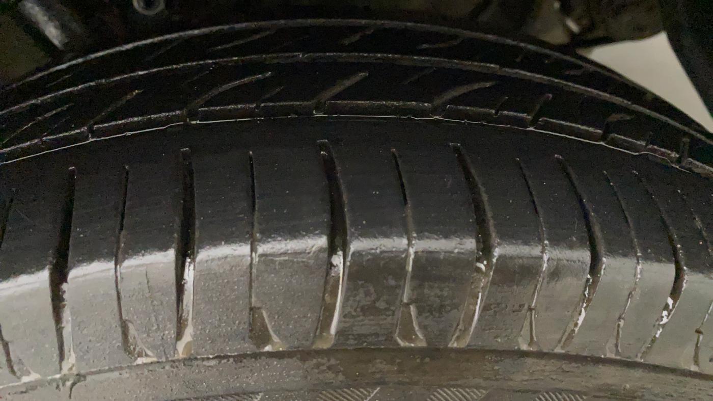 2014 Honda Brio S MT, Petrol, Manual, 94,242 km, Left Front Tyre Tread