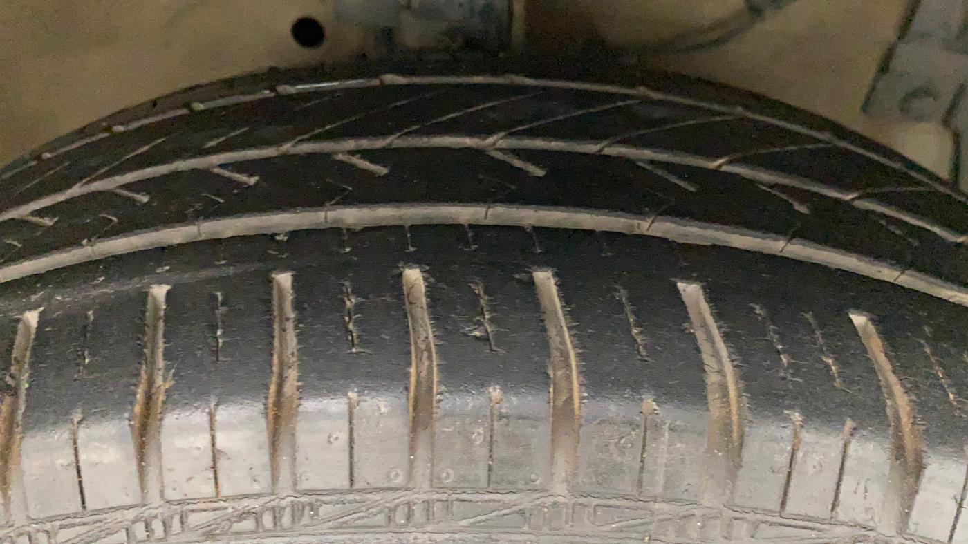 2013 Maruti Swift Dzire ZXI, Petrol, Manual, 60,094 km, Right Front Tyre Tread
