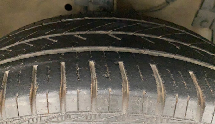 2013 Maruti Swift Dzire ZXI, Petrol, Manual, 60,094 km, Right Front Tyre Tread
