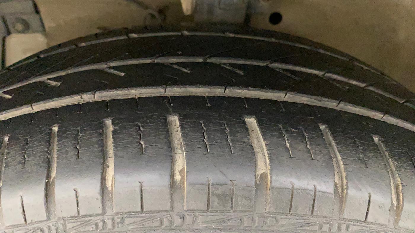 2013 Maruti Swift Dzire ZXI, Petrol, Manual, 60,094 km, Left Front Tyre Tread