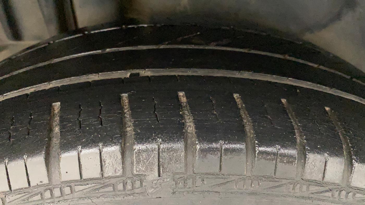 2013 Maruti Swift Dzire ZXI, Petrol, Manual, 60,094 km, Right Rear Tyre Tread