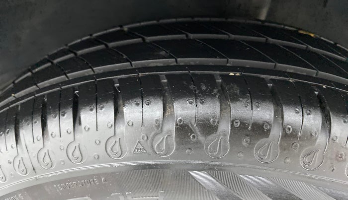2021 Renault Kwid 1.0 RXT Opt, Petrol, Manual, 3,884 km, Left Rear Tyre Tread