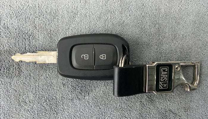 2021 Renault Kwid 1.0 RXT Opt, Petrol, Manual, 3,884 km, Key Close Up
