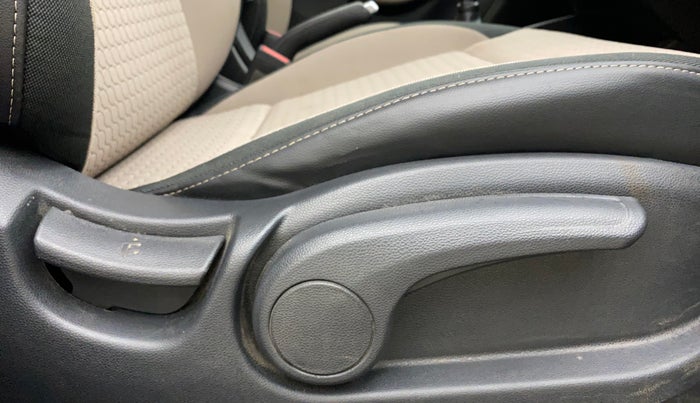 2017 Hyundai Elite i20 ASTA 1.2, Petrol, Manual, 67,582 km, Driver Side Adjustment Panel