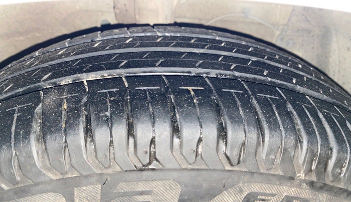 2014 Maruti Ertiga VDI, Diesel, Manual, 83,220 km, Right Front Tyre Tread