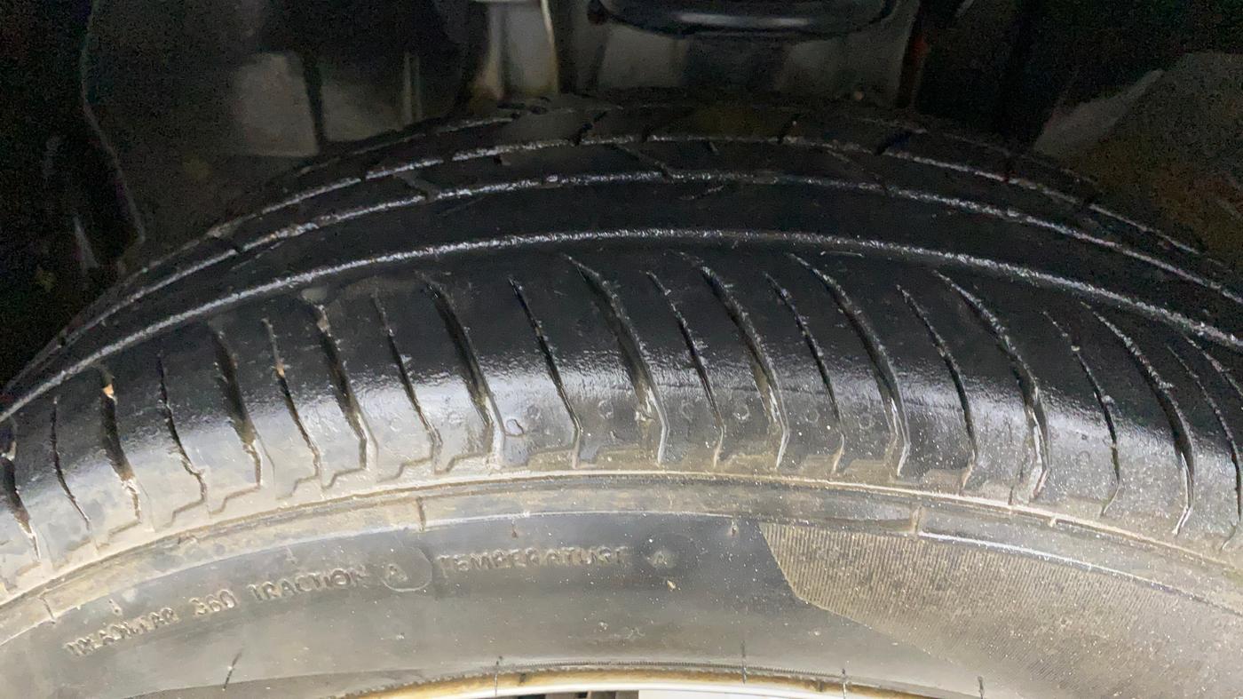 2024 Nissan MAGNITE XE, Petrol, Manual, 15,764 km, Left Front Tyre Tread