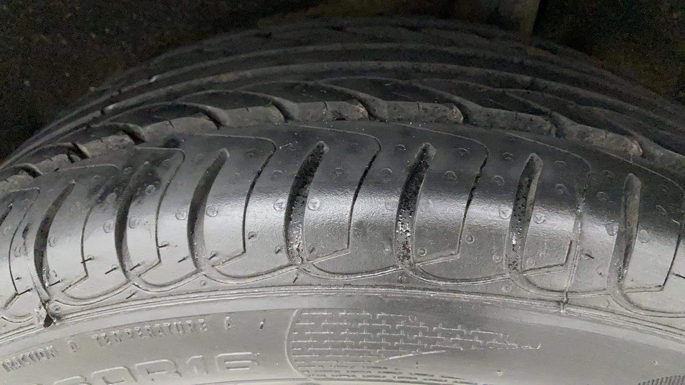 2016 Ford Ecosport TITANIUM 1.5L PETROL AT, Petrol, Automatic, 65,314 km, Left Rear Tyre Tread
