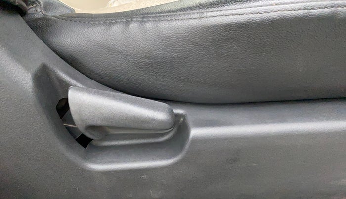 2013 Maruti Wagon R 1.0 LXI CNG, CNG, Manual, 93,984 km, Driver Side Adjustment Panel