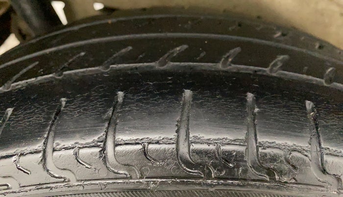 2013 Maruti Wagon R 1.0 LXI CNG, CNG, Manual, 93,984 km, Right Rear Tyre Tread